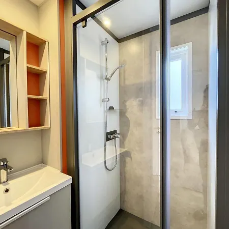 Mobil-home Tout Confort 6 Pers, 3 Ch, 2 Sdb, Piscine, A 200m De La Plage, Plein Coeur De - Fr-1-361a-55 Holiday home Jullouville-les-Pins
