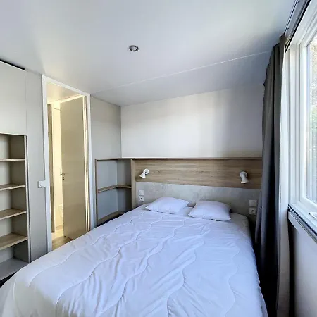 Mobil-home Tout Confort 6 Pers, 3 Ch, 2 Sdb, Piscine, A 200m De La Plage, Plein Coeur De - Fr-1-361a-55 Holiday home *